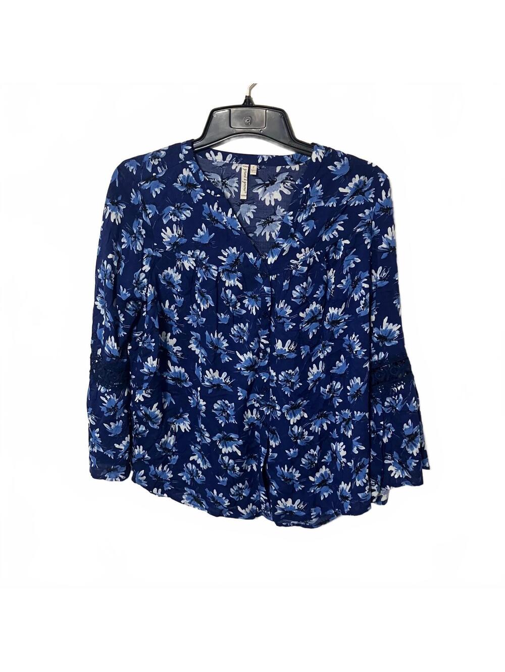 Grand & Greene Women's V-Neck Coquette Blue Floral Crochet Lace Sleeve Medium